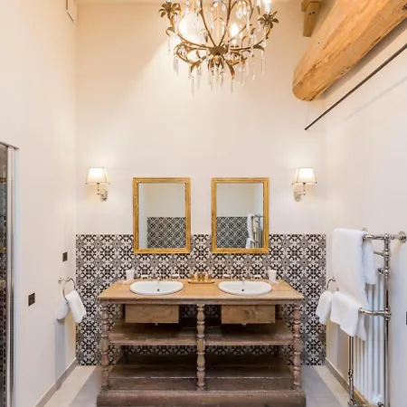 Les Clefs De Troplong Mondot Bed & Breakfast