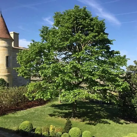 Les Clefs De Troplong Mondot Bed & Breakfast 4*