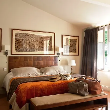 לינה וארוחת בוקר Les Clefs De Troplong Mondot 4*