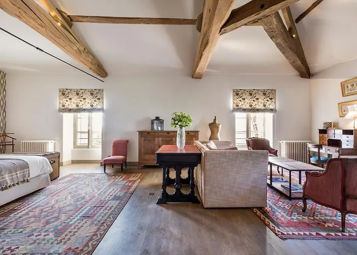 Les Clefs De Troplong Mondot Bed and breakfast