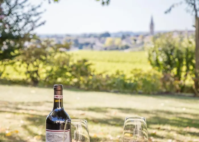 Les Clefs De Troplong Mondot Bed and breakfast 4*