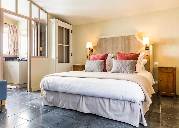 Les Clefs De Troplong Mondot Bed and breakfast